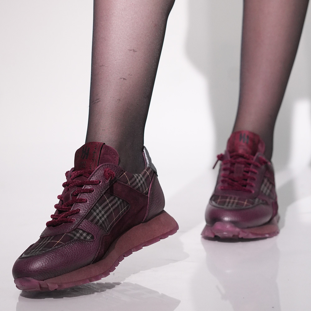  SNEAKERS HISPANITAS